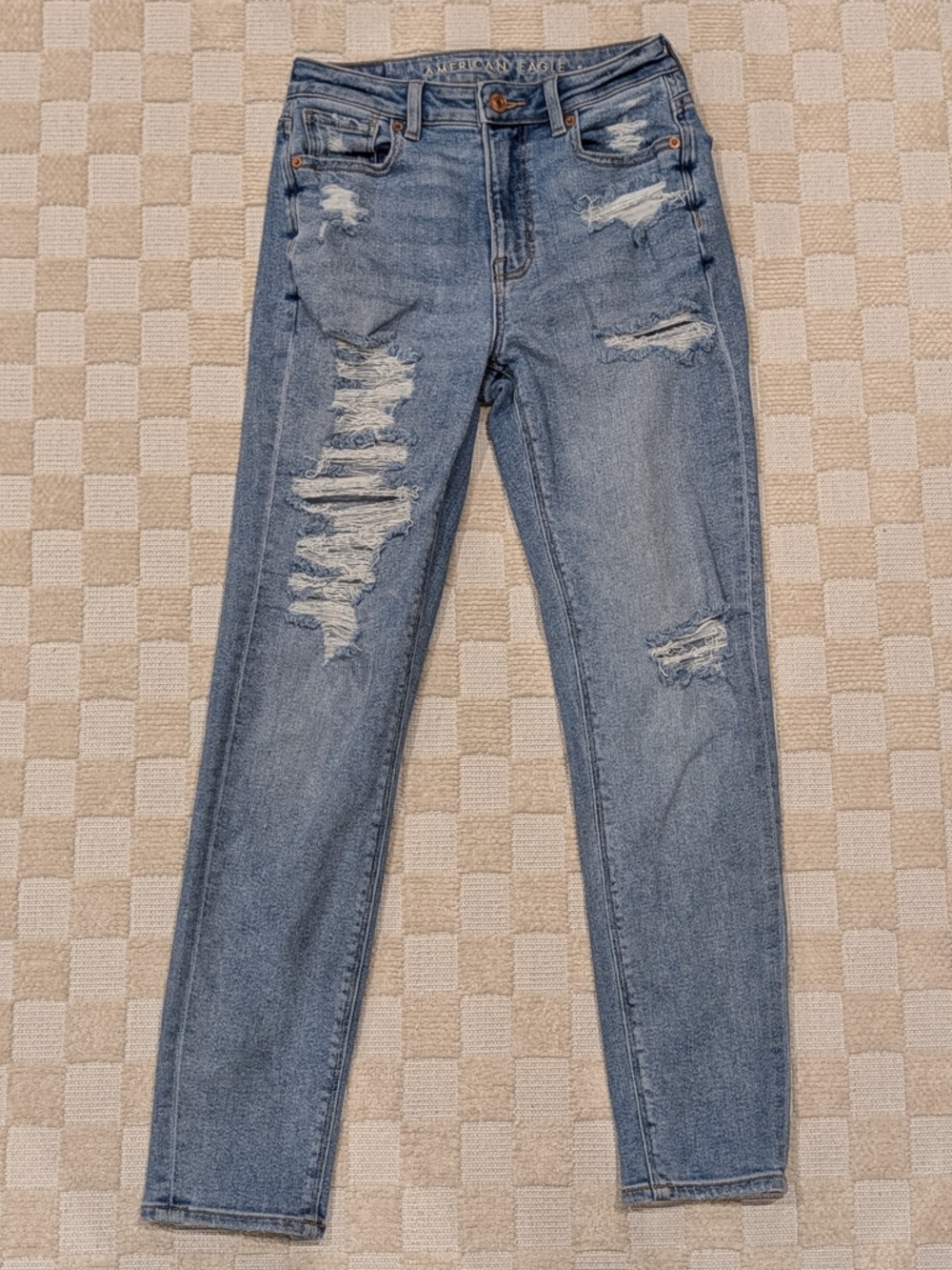 American Eagle Outfitters Women's Light Wash Distressed Mom Jeans Size 00